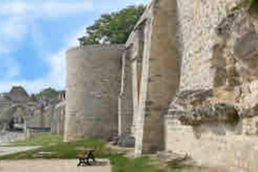 Suite De Charme Au Pied De La Cathedrale Laon Zewnętrze zdjęcie